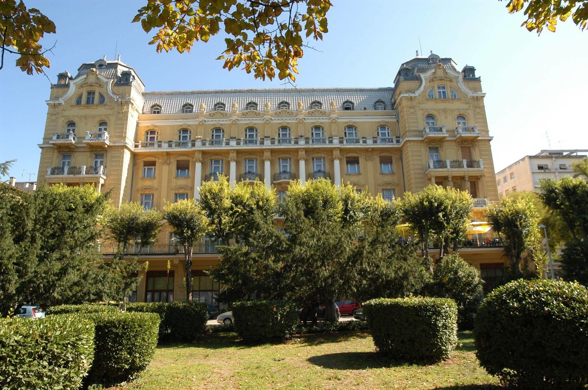 Guest House Hotel Riviera Pula Exterior photo